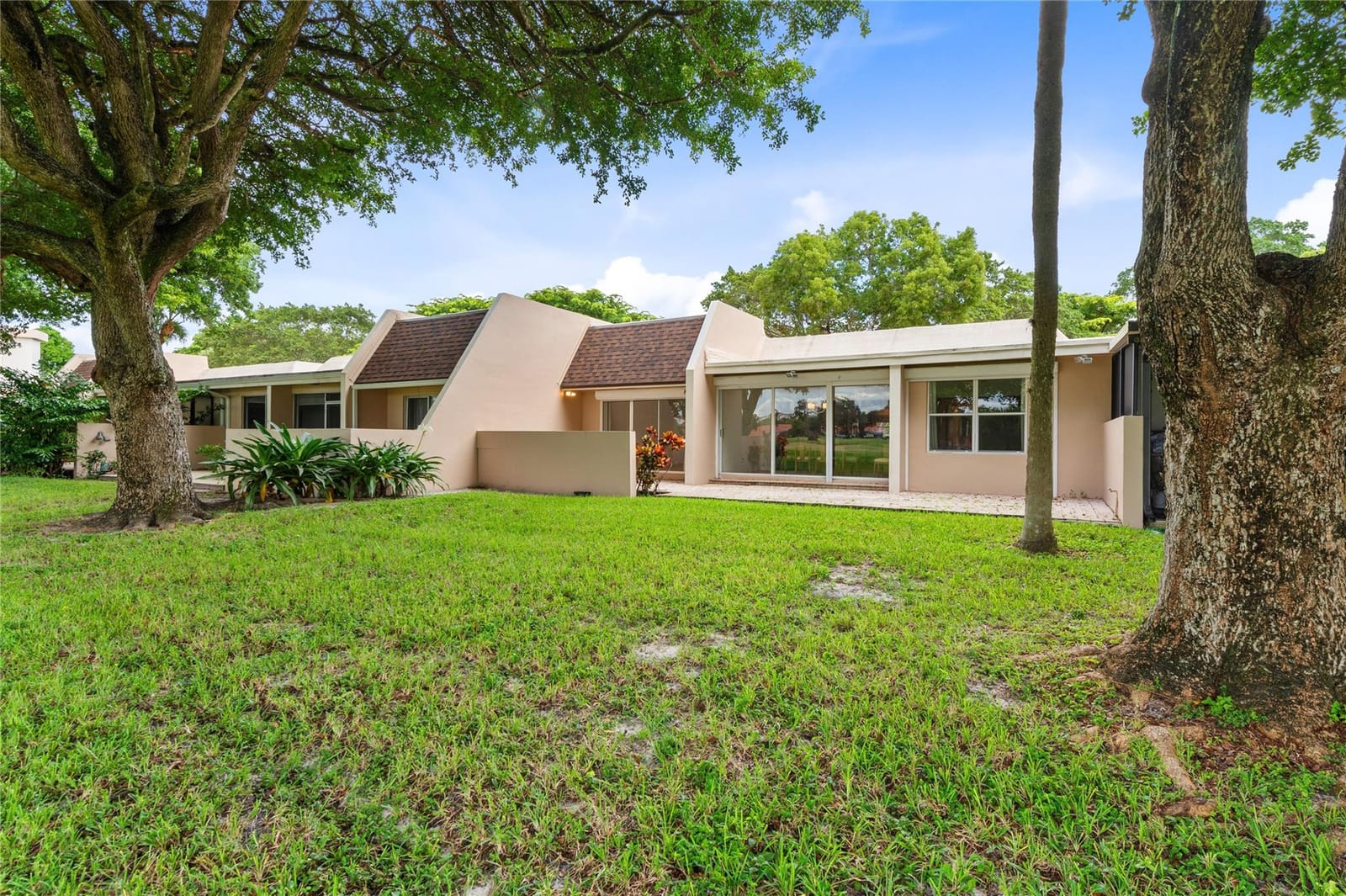 3753 Oaks Clubhouse Drive 3753 — photo 8