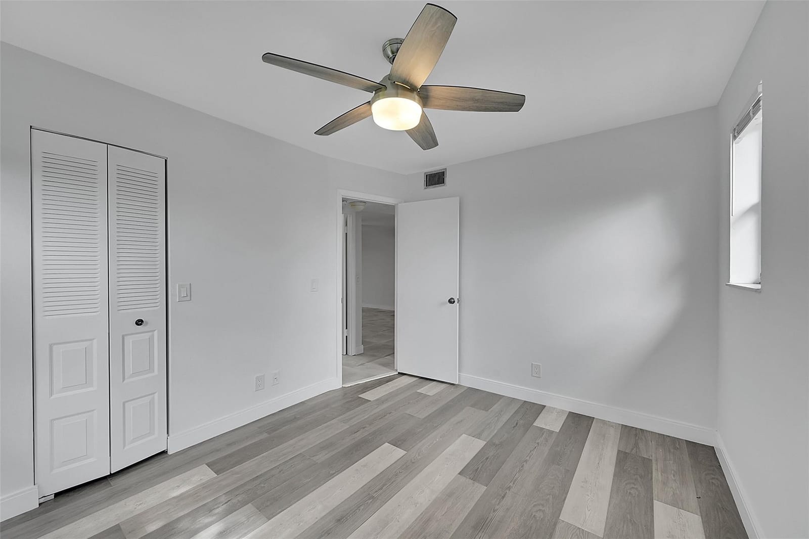 9761 Sunrise Lakes Boulevard 301 — photo 11