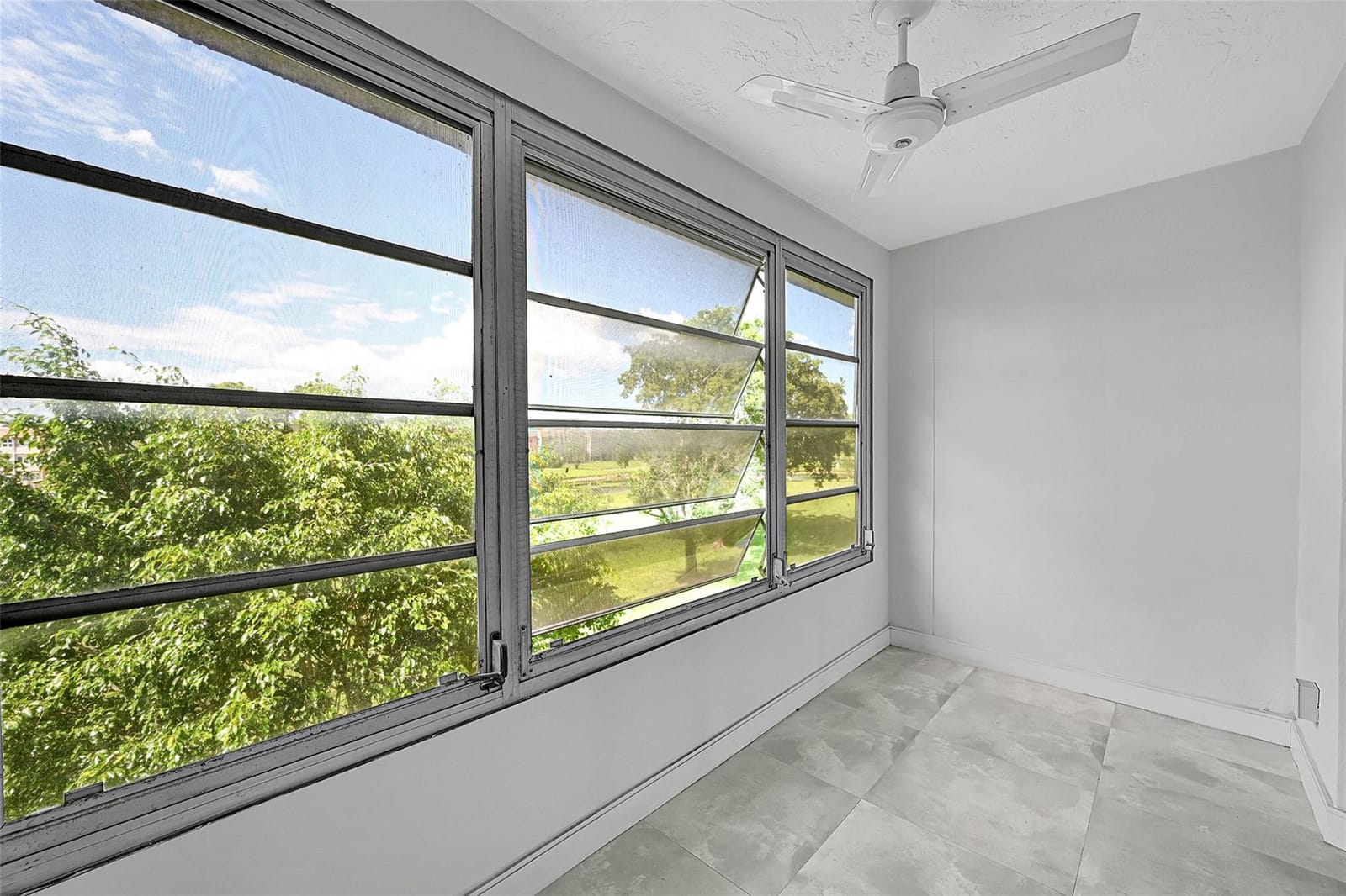9761 Sunrise Lakes Boulevard 301, Sunrise, FL 33322 photo 14