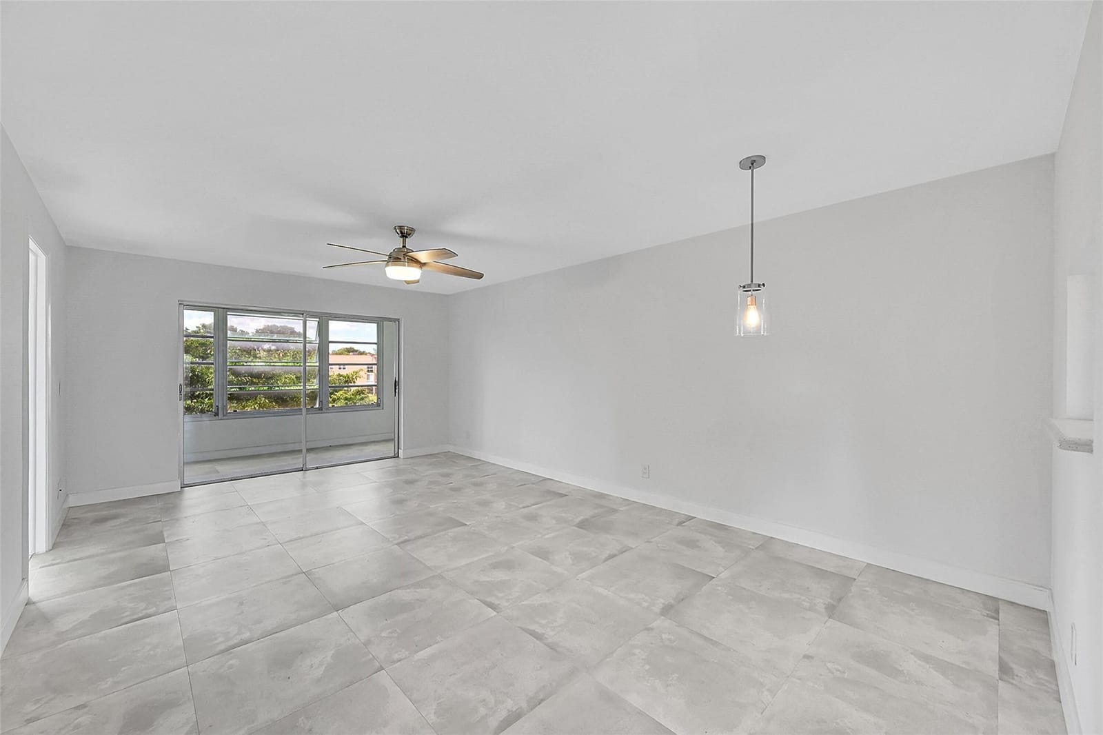 9761 Sunrise Lakes Boulevard 301 — photo 4