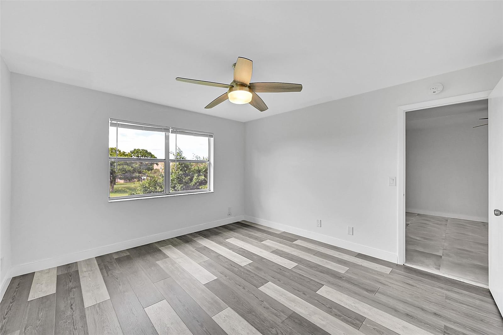 9761 Sunrise Lakes Boulevard 301 — photo 8