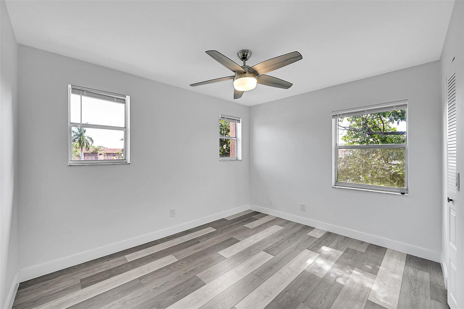 9761 Sunrise Lakes Boulevard 301 — photo 10