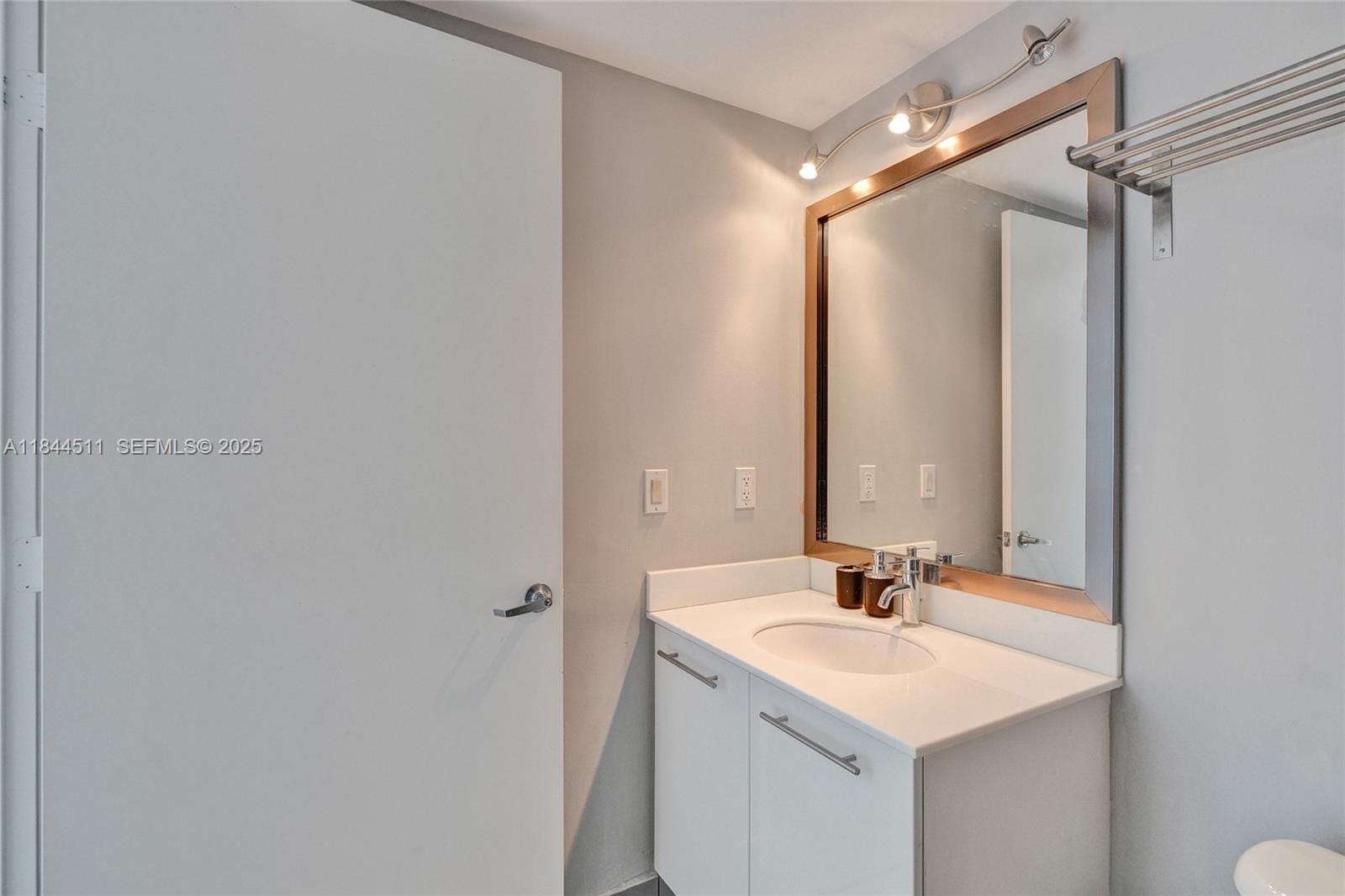 92 SW 3rd Street 905 — photo 11