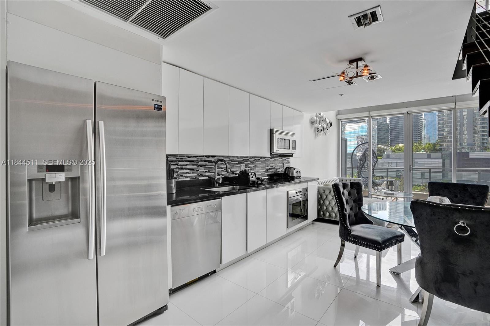 92 SW 3rd Street 905, Miami, FL 33130 photo 14