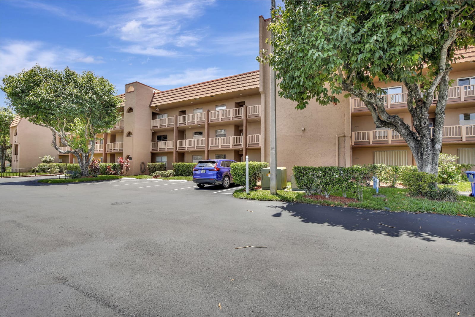 9681 Sunrise Lakes Boulevard 104, Sunrise, FL 33322