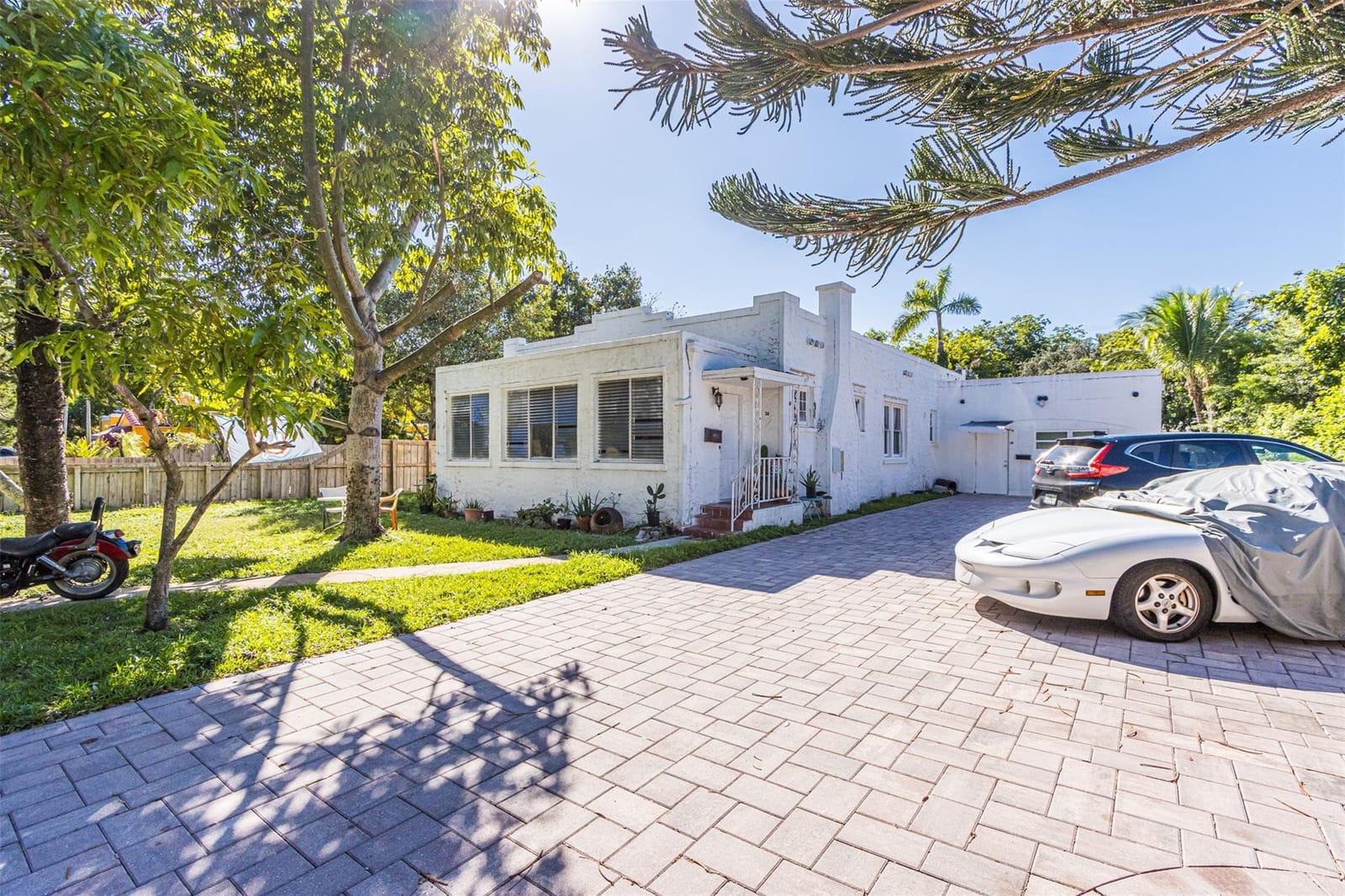 35 SW 4 Street, Dania Beach, FL 33004
