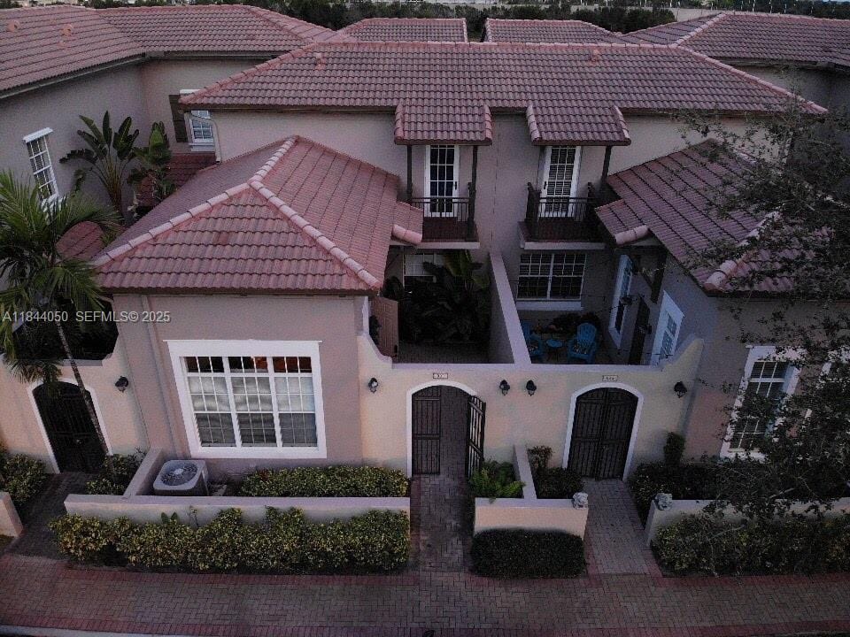903 SW 146th Terrace 0, Pembroke Pines, FL 33027 - photo 1 of 17