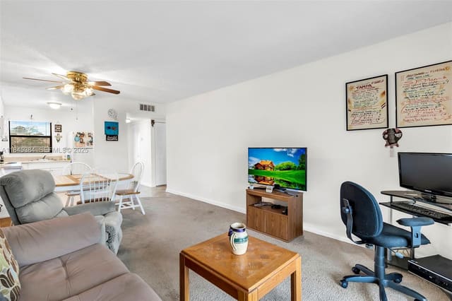 10466 Sunrise Lakes Boulevard 305, Sunrise, FL 33322