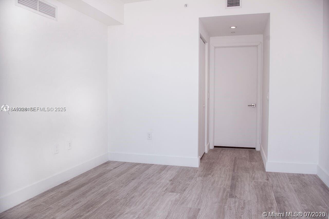 121 NE 34th Street 806, Miami, FL 33137 photo 15