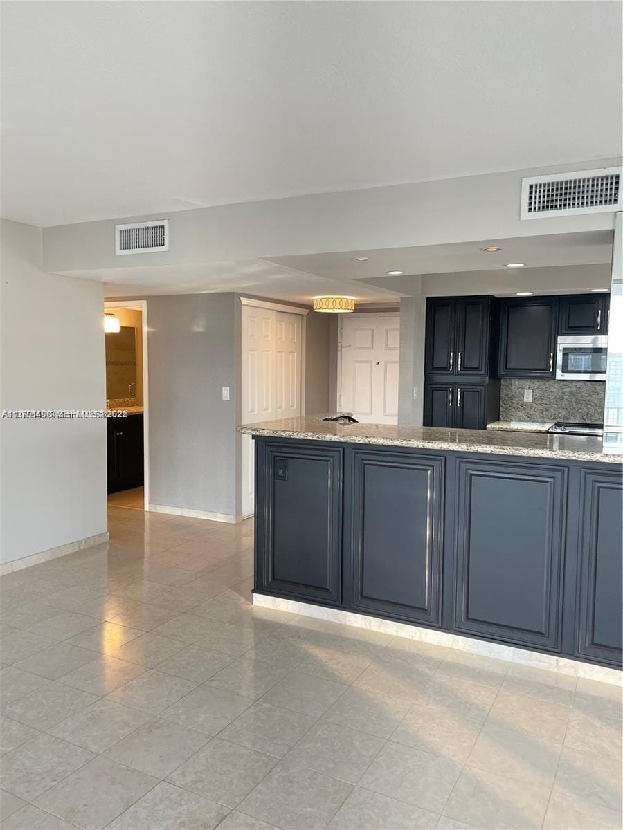 1000 Parkview Drive 920 — photo 8