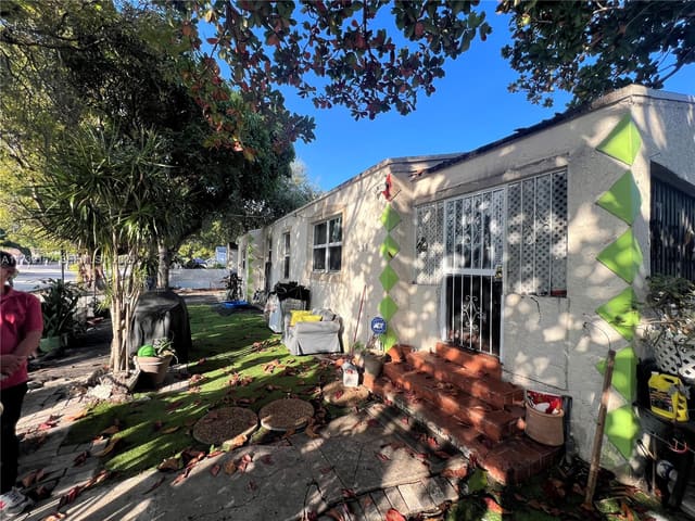 299 NW 43rd Street, sold in Columbia Park Corr Pl, Miami, FL