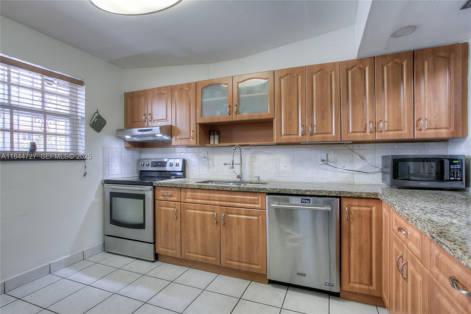 834 W 80th Place, Hialeah, FL 33014 photo 3