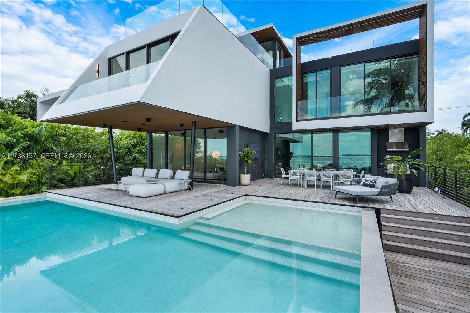 1369 N Venetian Way, Miami, FL 33139, Miami