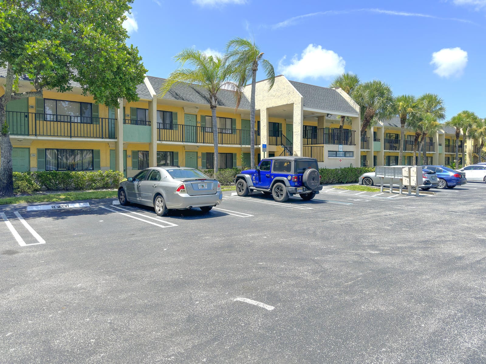 1507 Meadows Circle W, Boynton Beach, FL 33436 photo 2