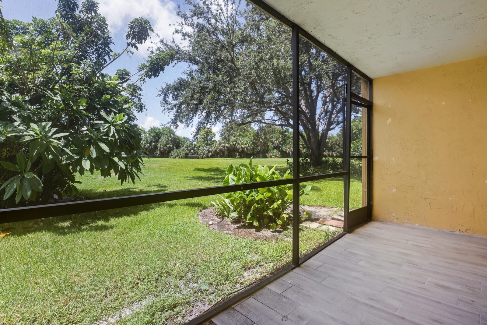 1507 Meadows Circle W, Boynton Beach, FL 33436 photo 14