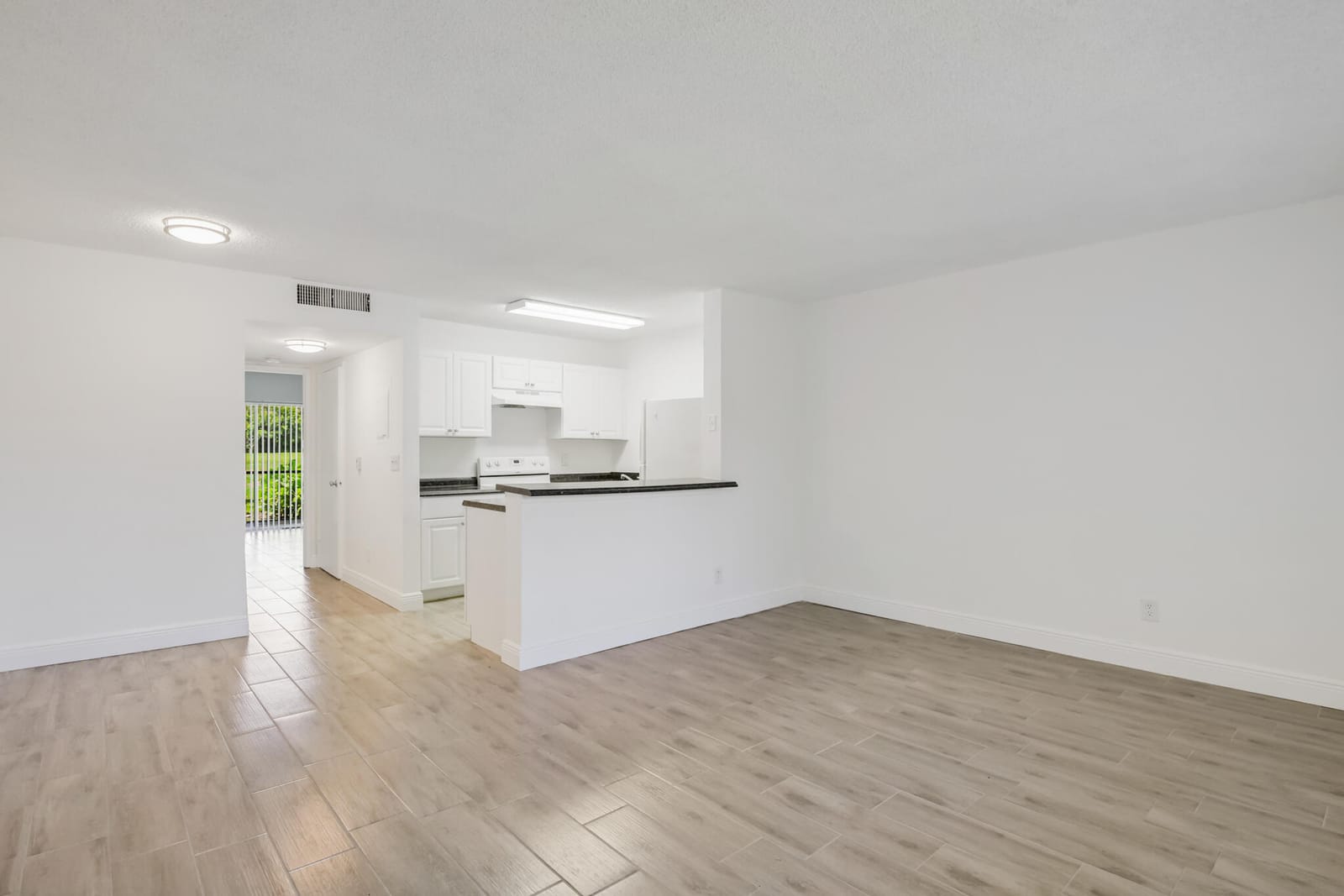 1507 Meadows Circle W, Boynton Beach, FL 33436 photo 3