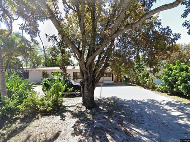 1550 NE 118th Terrace, sold in Biscayne Court, Miami, FL