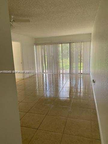 1522 Lake Crystal Drive B — photo 2