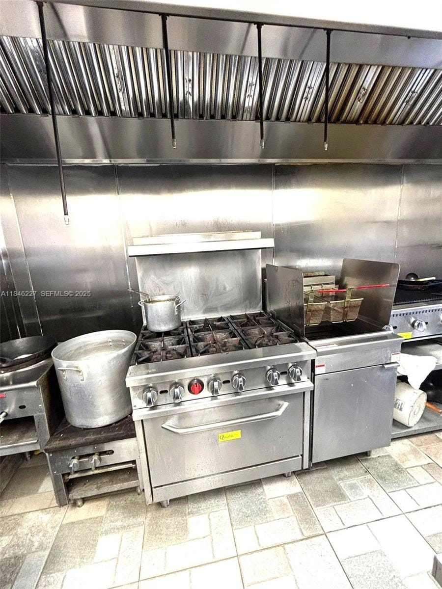 Flamingo, Pembroke Pines, FL 33027 photo 18