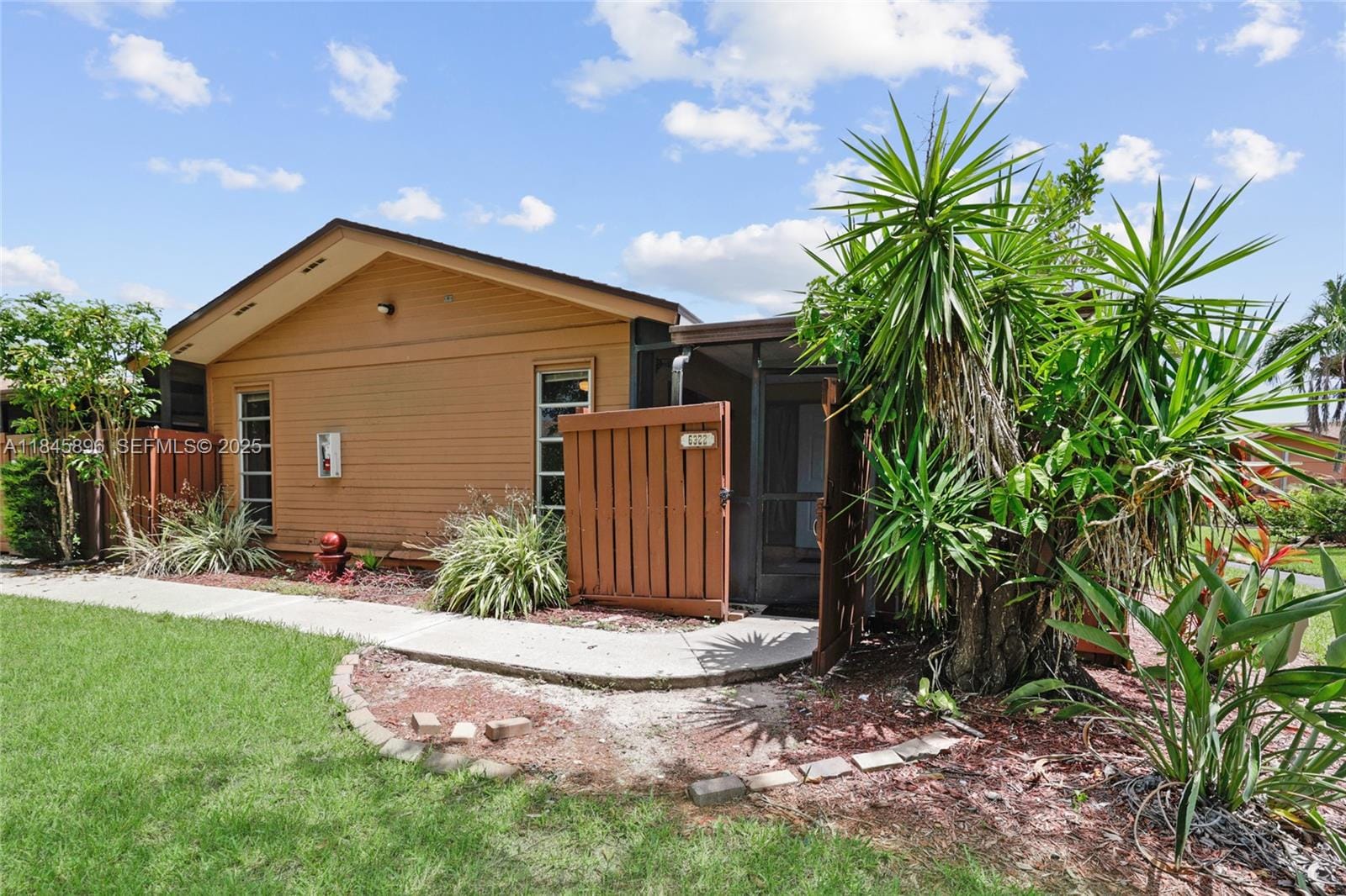 6322 Royal Woods Drive — photo 2