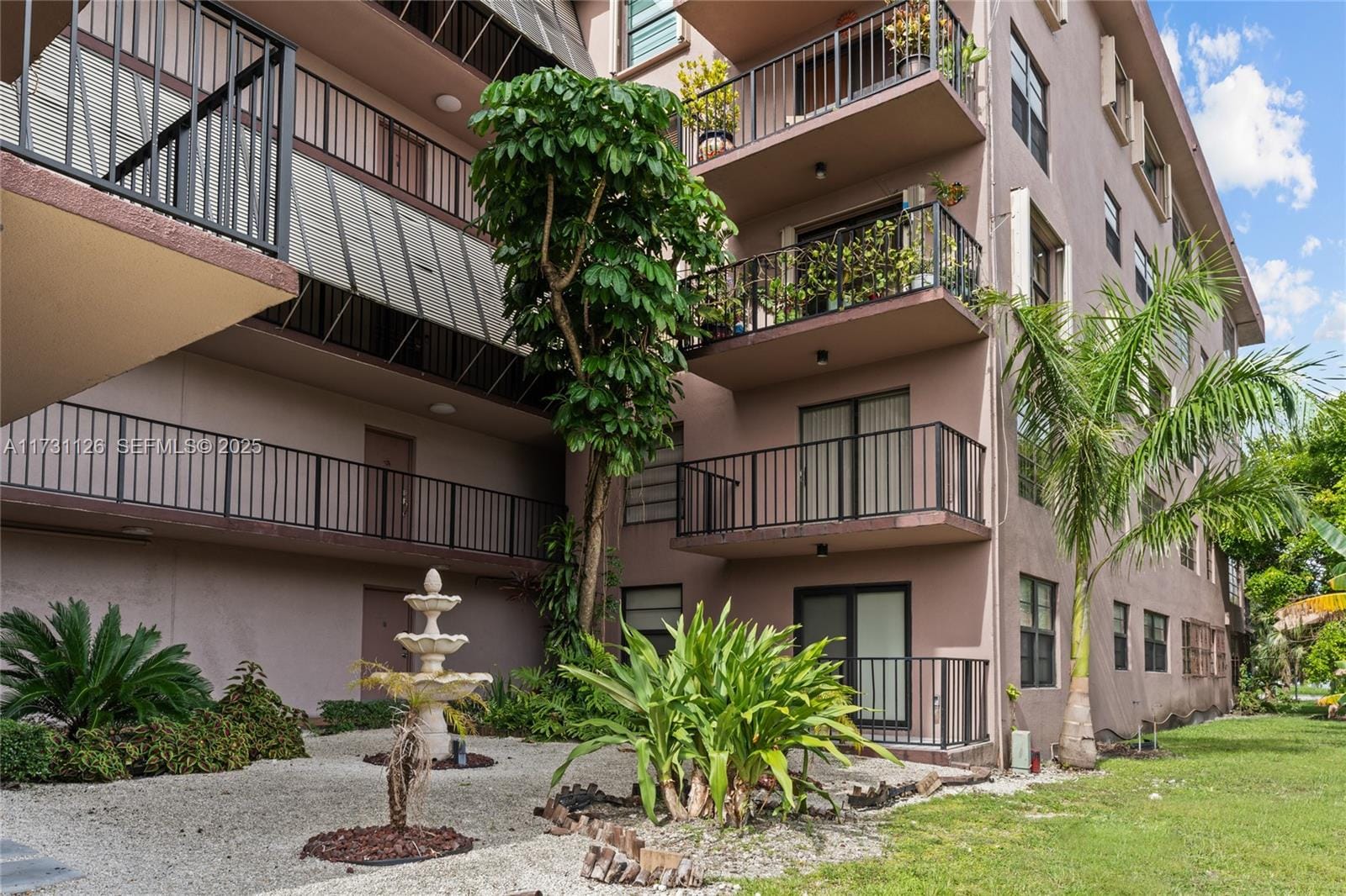 605 NW 72nd Avenue 406, Miami, FL 33126 photo 27