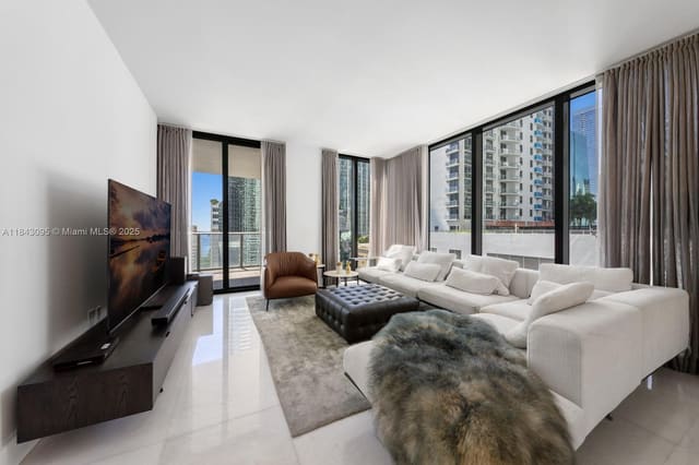 1010 Brickell Avenue 1405, Miami, FL 33131