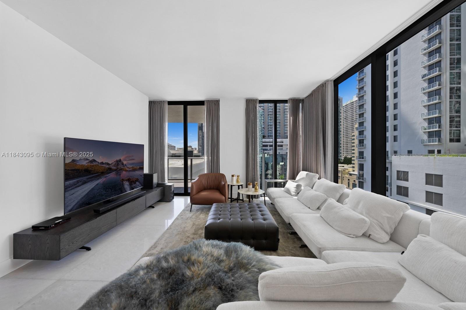 1010 Brickell Avenue 1405, Miami, FL 33131 photo 2