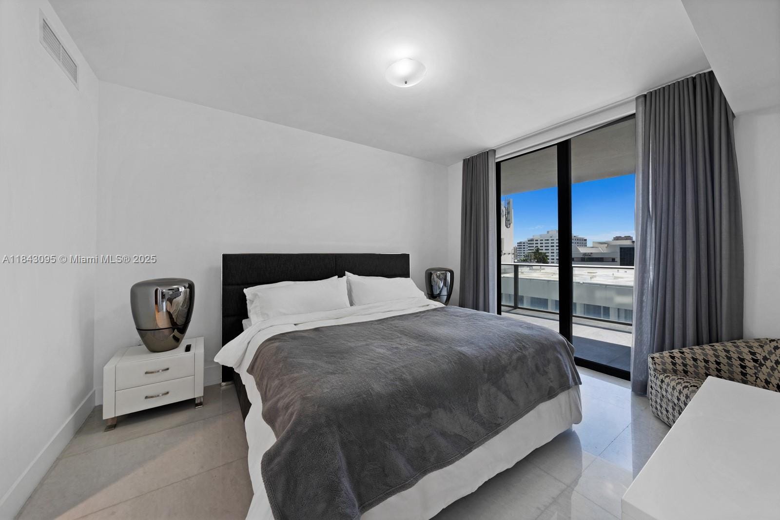 1010 Brickell Avenue 1405, Miami, FL 33131 photo 12