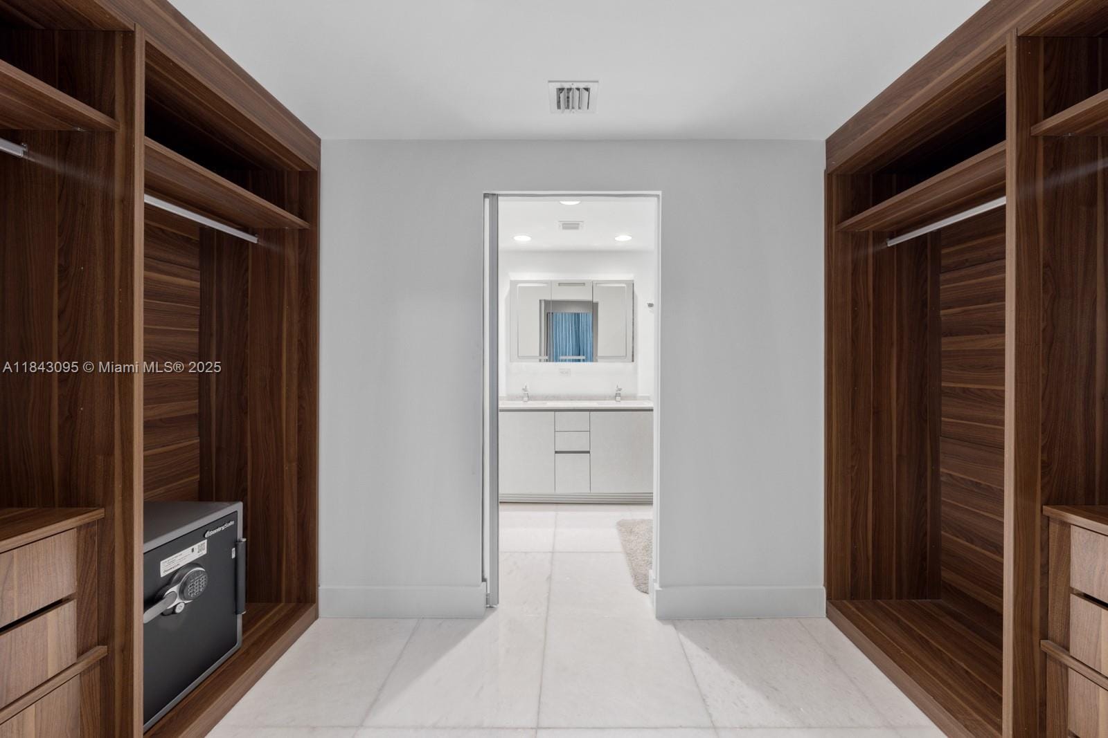 1010 Brickell Avenue 1405, Miami, FL 33131 photo 15