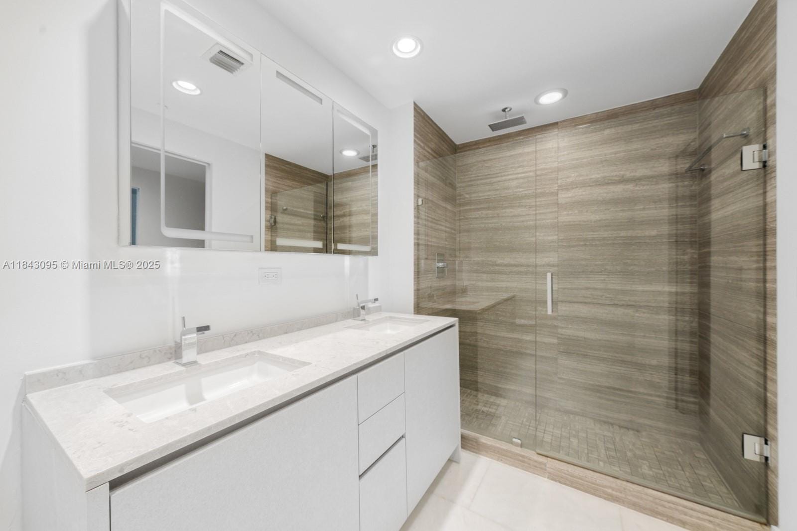 1010 Brickell Avenue 1405, Miami, FL 33131 photo 16