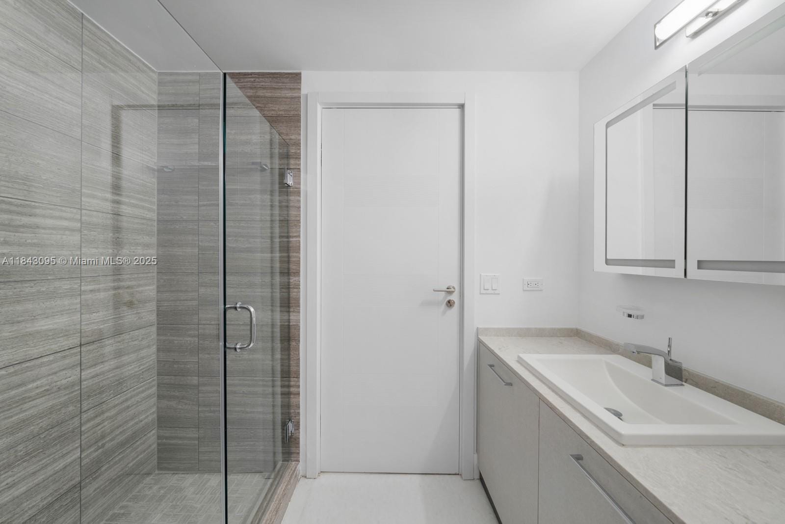 1010 Brickell Avenue 1405, Miami, FL 33131 photo 18
