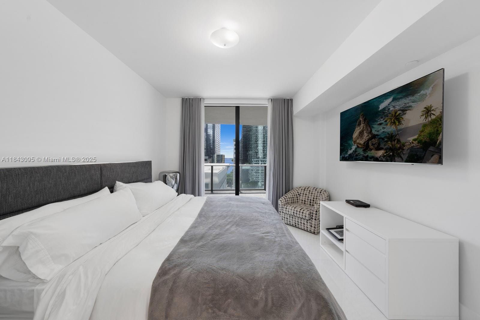 1010 Brickell Avenue 1405, Miami, FL 33131 photo 10