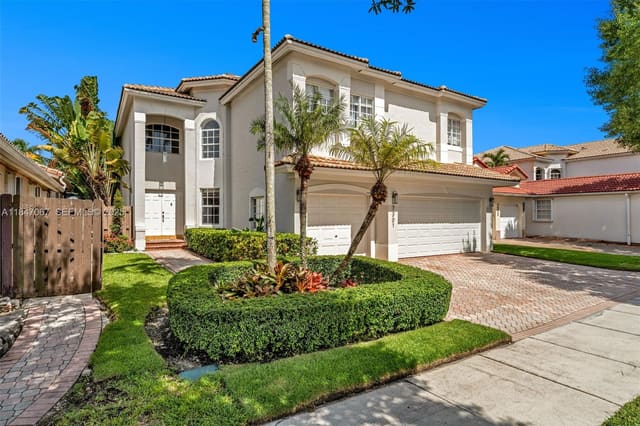 7301 NW 107th Place, sold in Doral Isles St Croix, Doral, FL