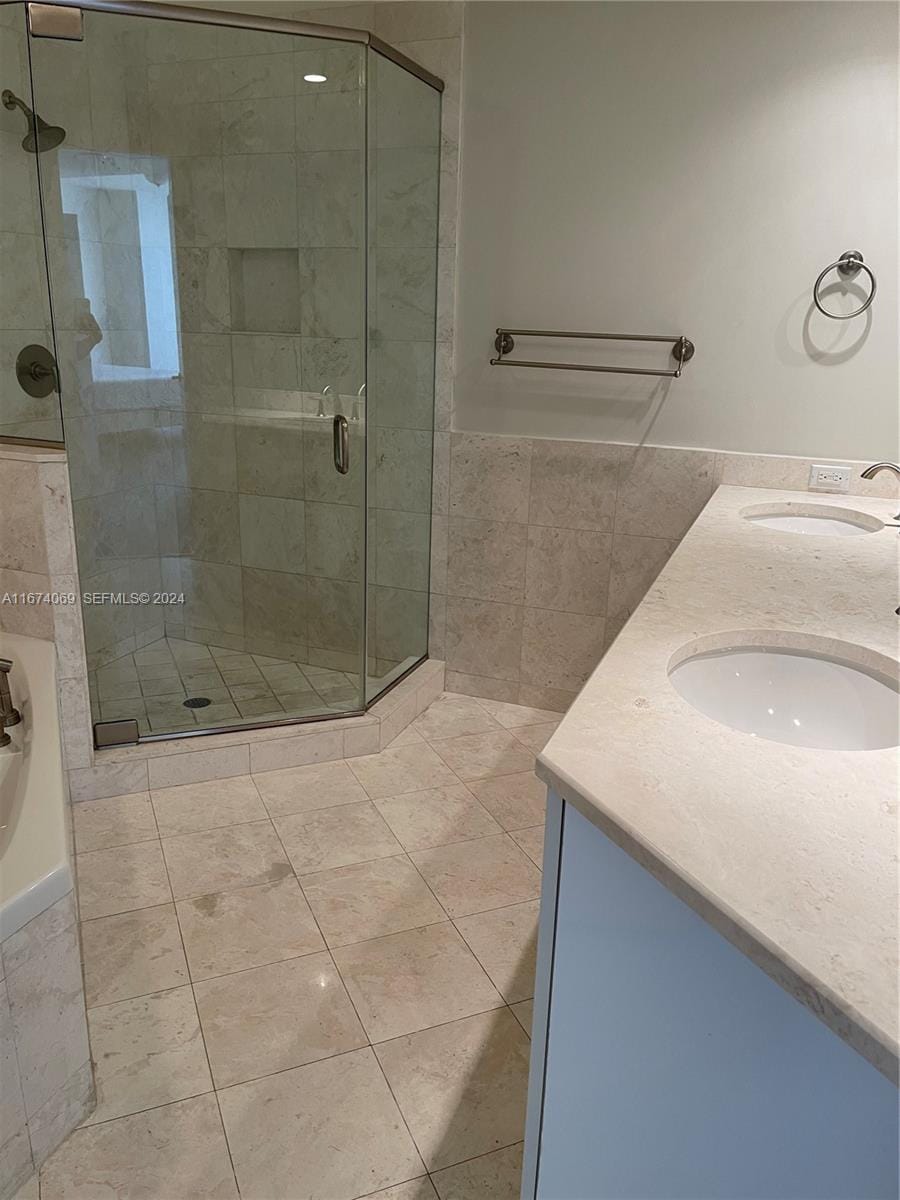 901 Brickell Key Boulevard 1103, Miami, FL 33131 photo 11