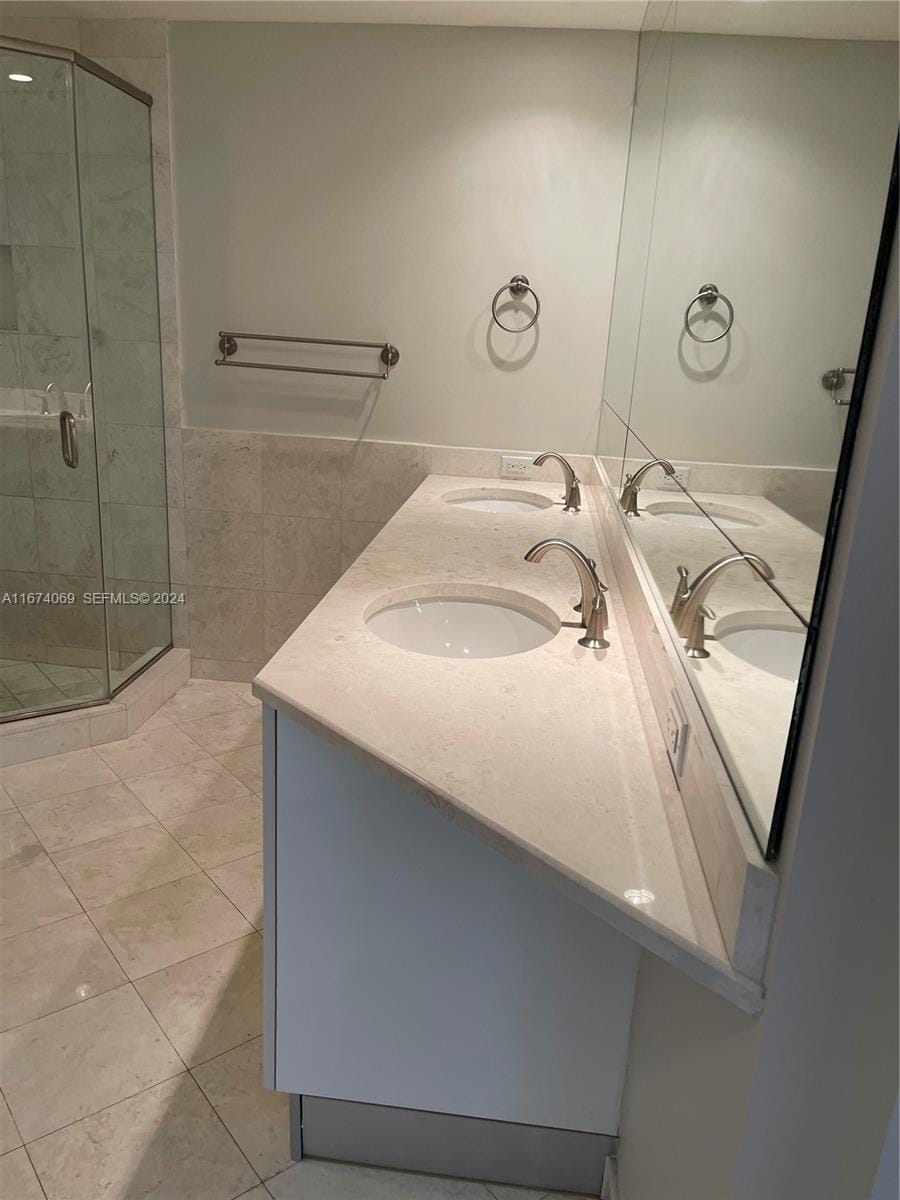 901 Brickell Key Boulevard 1103, Miami, FL 33131 photo 12