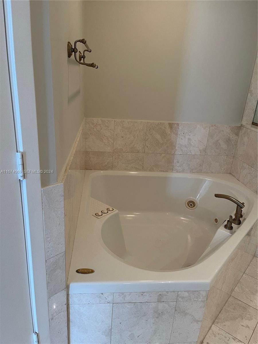 901 Brickell Key Boulevard 1103, Miami, FL 33131 photo 15