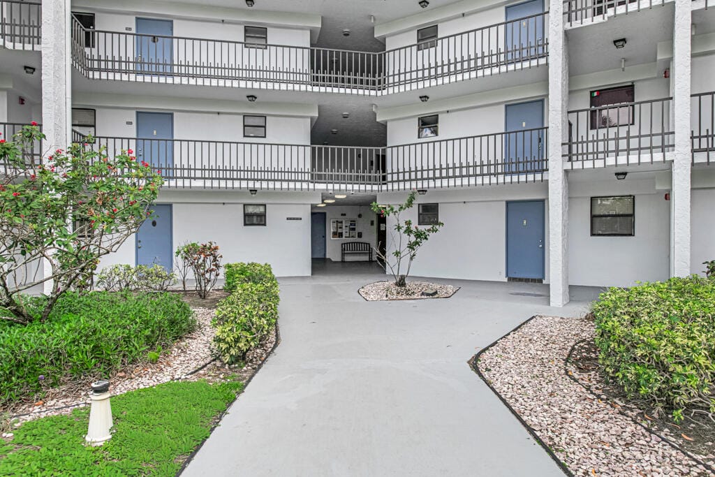 4640 Lucerne Lakes Boulevard 206, Lake Worth, FL 33467 photo 30