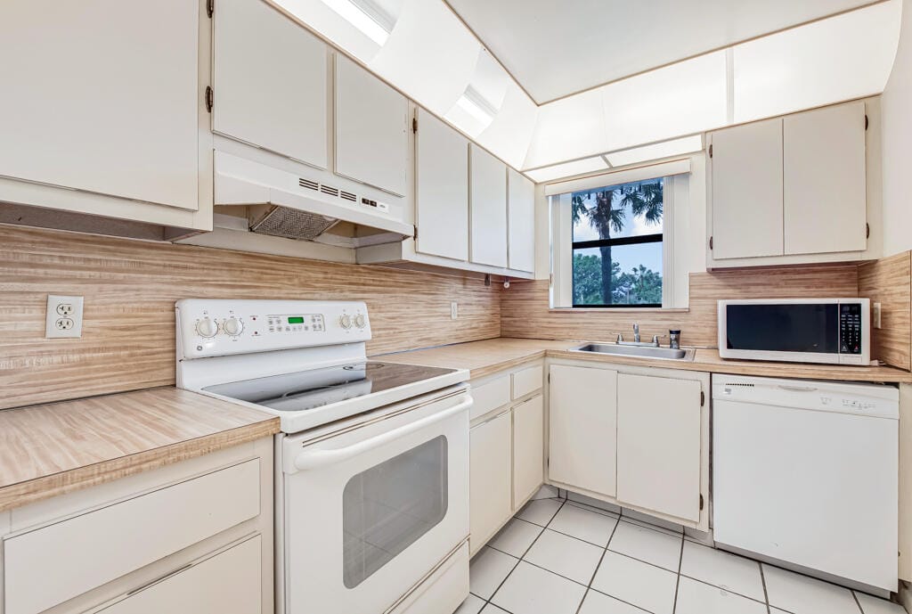 4640 Lucerne Lakes Boulevard 206 — photo 6