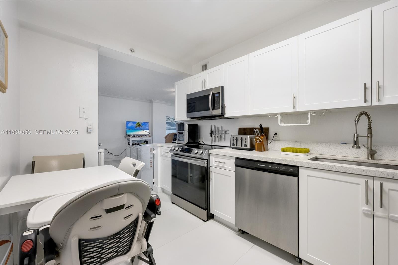 401 69th Street 308, Miami Beach, FL 33141 photo 4