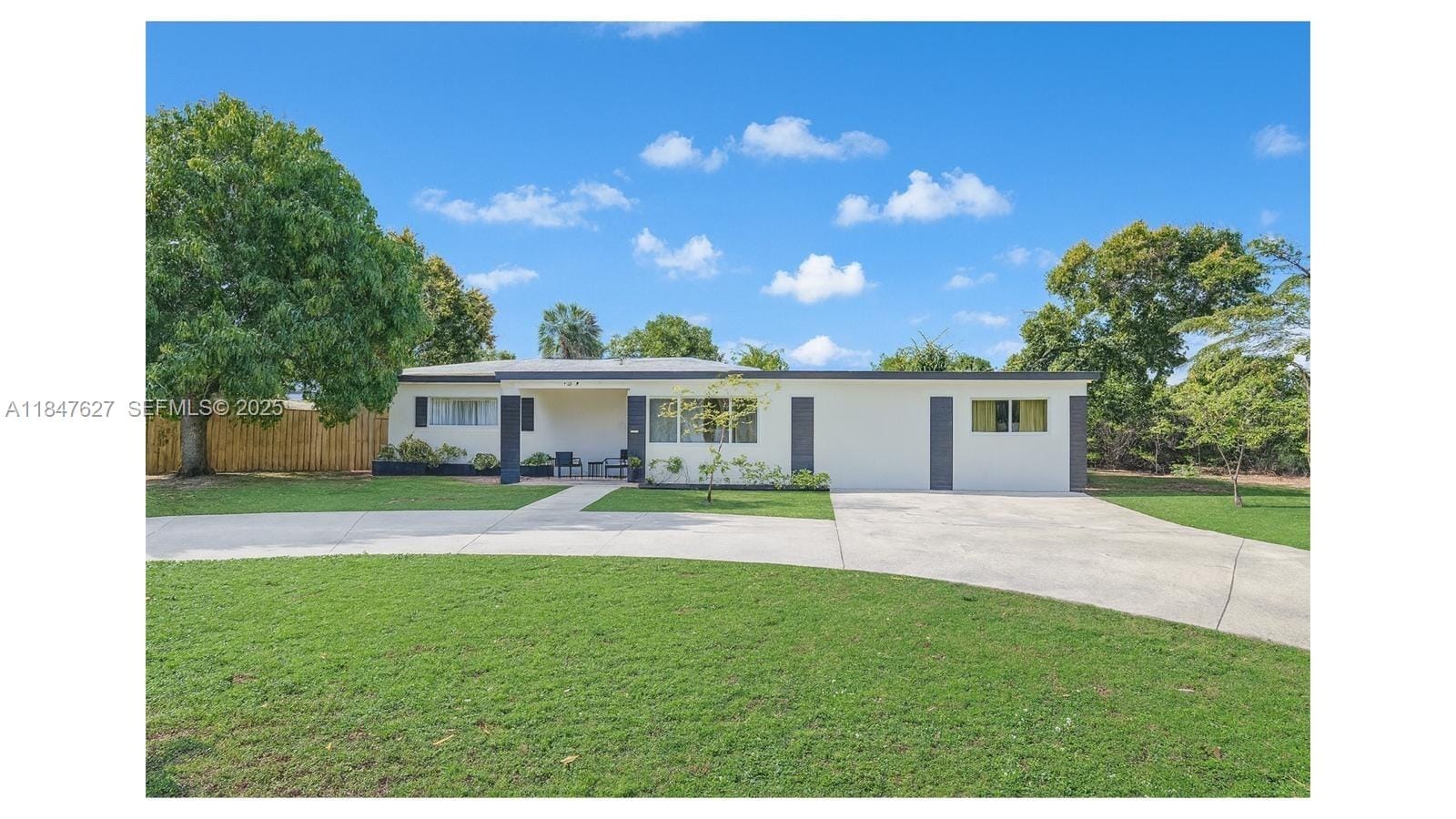 800 SW 26th Court — photo 2