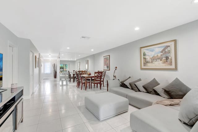 21214 Lago Circle 8f, Boca Raton, FL 33433