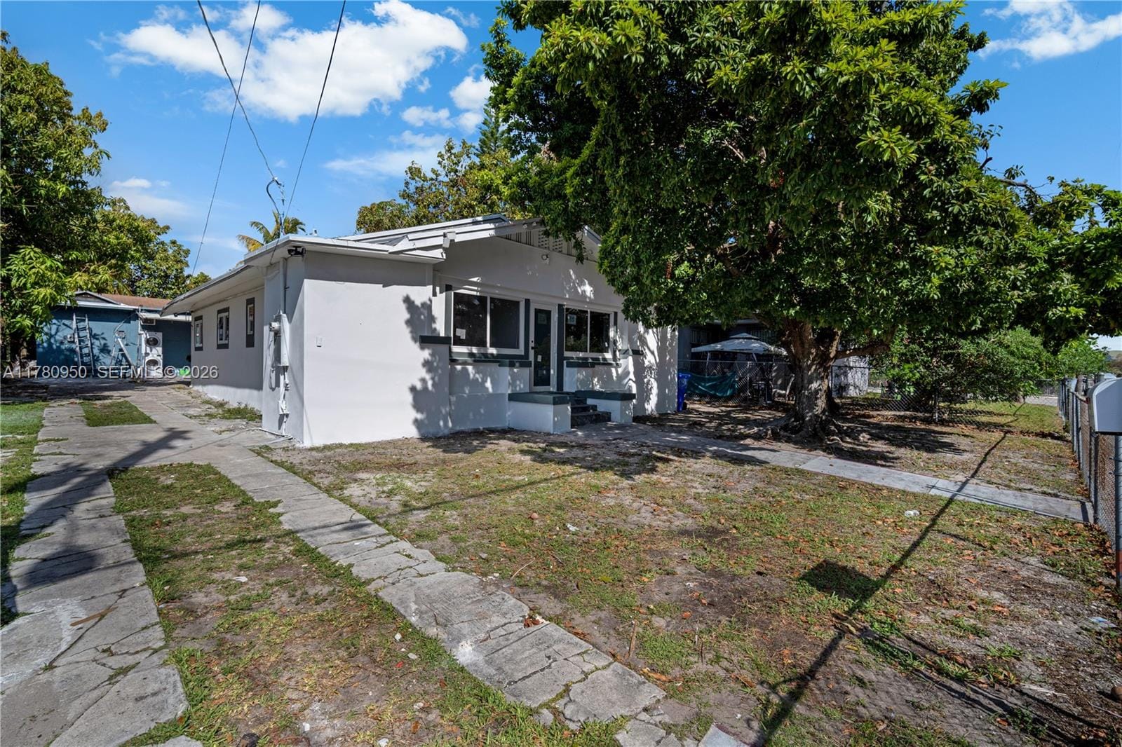 1114 SW 13th Court — photo 2