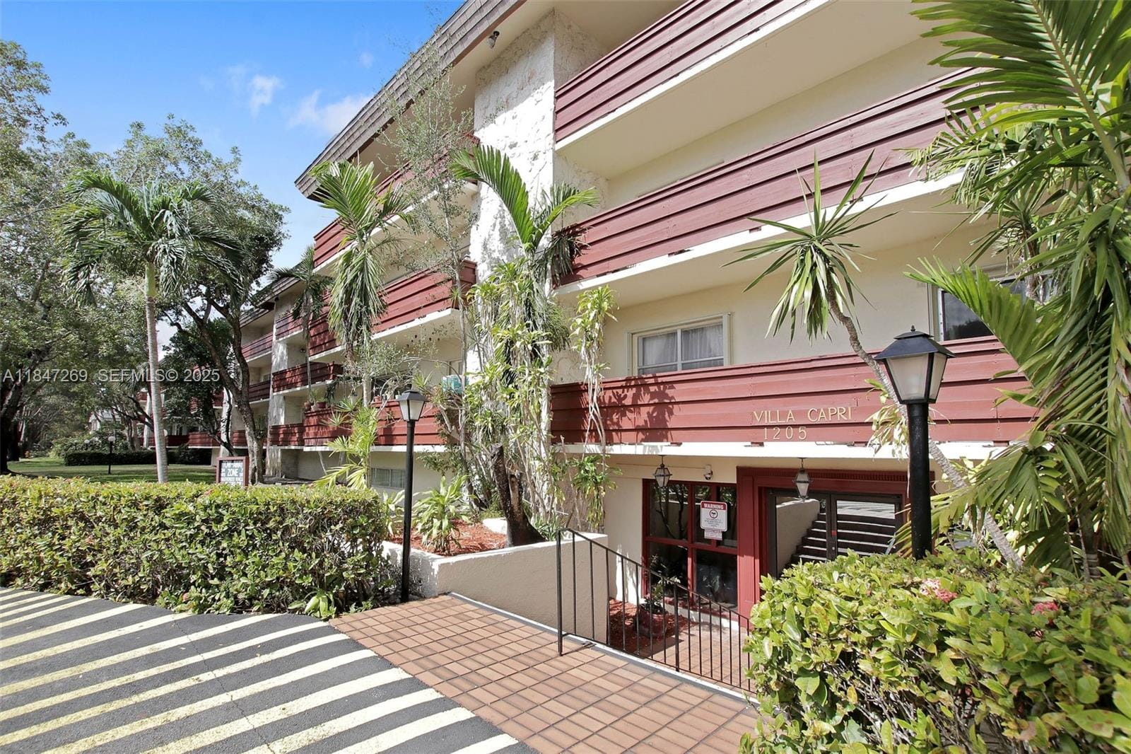 1205 Mariposa Avenue 320, Coral Gables, FL 33146 photo 2