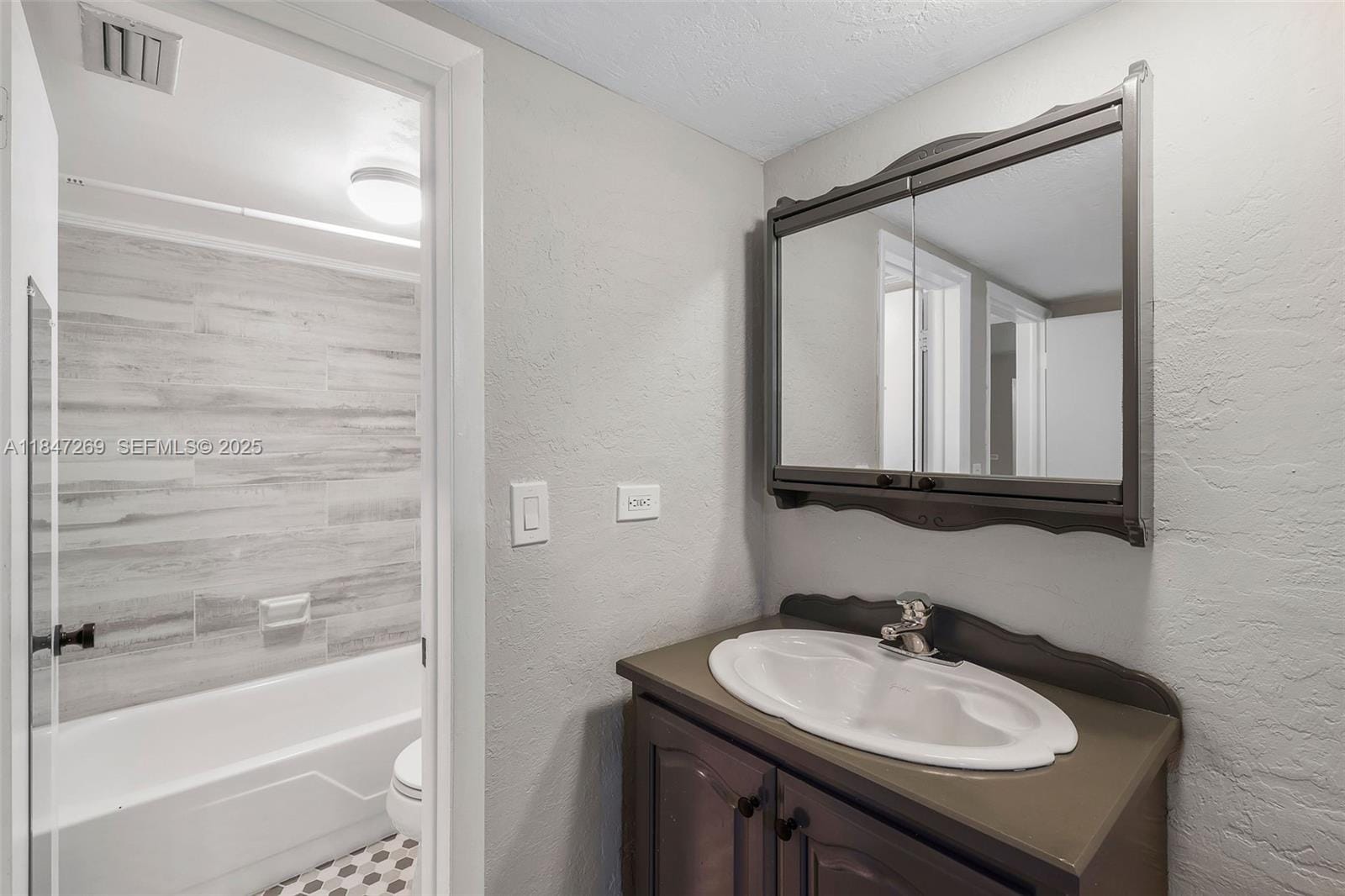 1205 Mariposa Avenue 320, Coral Gables, FL 33146 photo 22