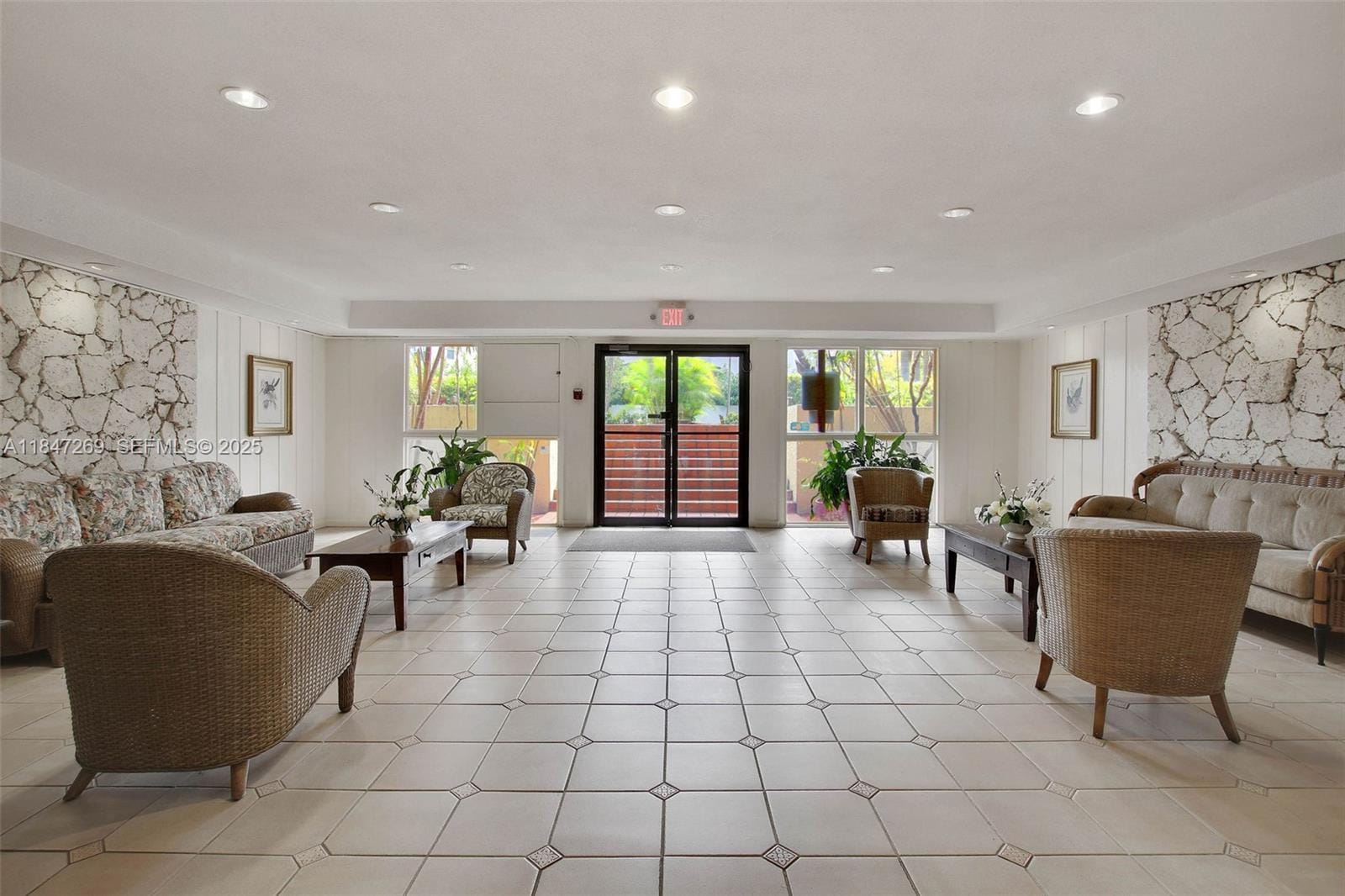 1205 Mariposa Avenue 320, Coral Gables, FL 33146 photo 4