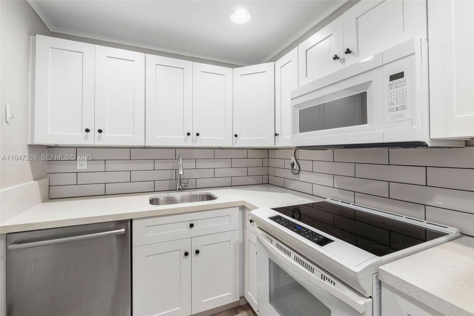 1205 Mariposa Avenue 320, Coral Gables, FL 33146 photo 8