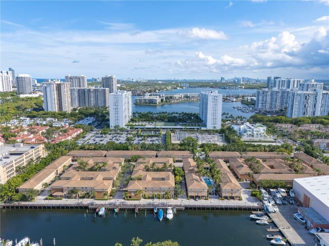 2861 NE 185th Street 305, Aventura, FL 33180