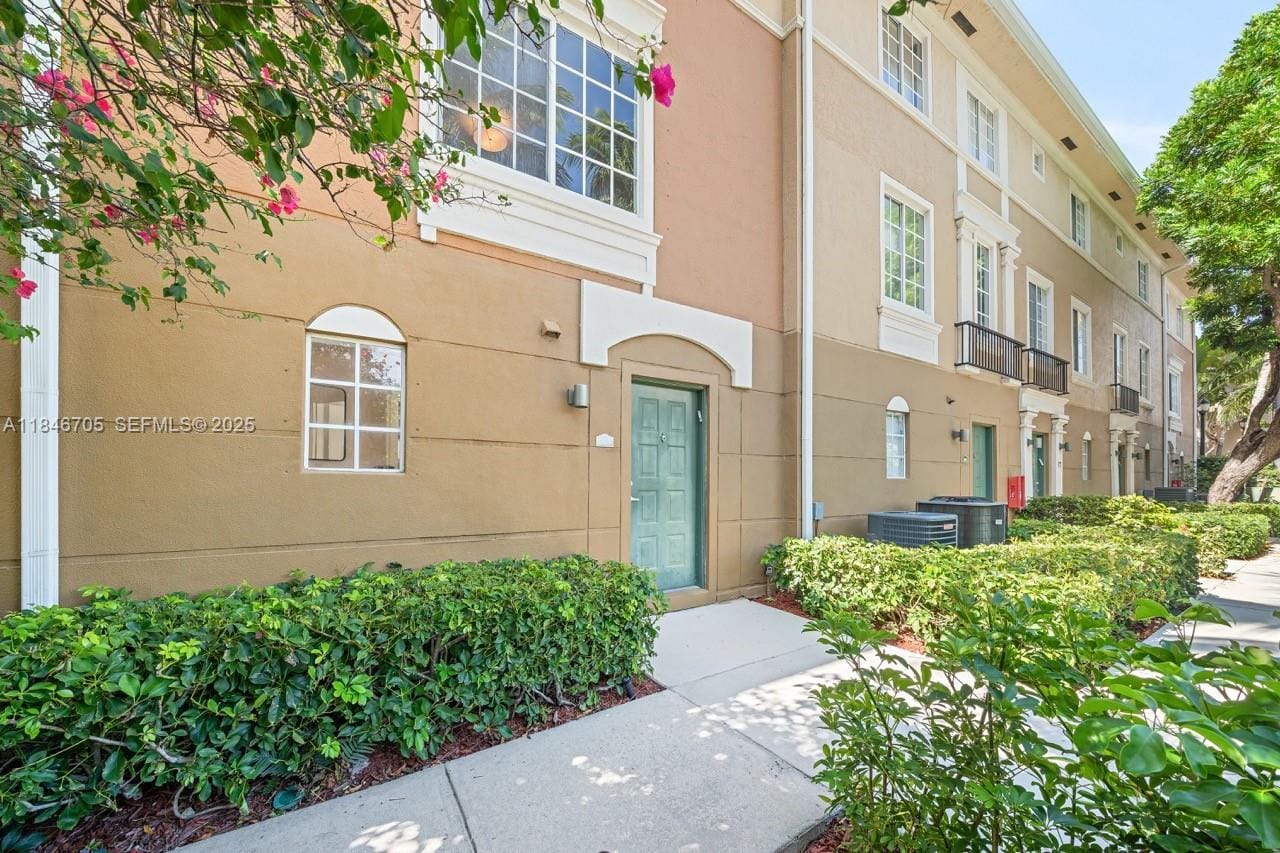 2861 NE 185th Street 305, Aventura, FL 33180 photo 2