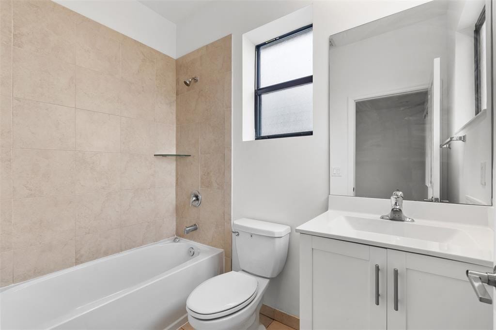 340 NE 208th Terrace 340 — photo 9