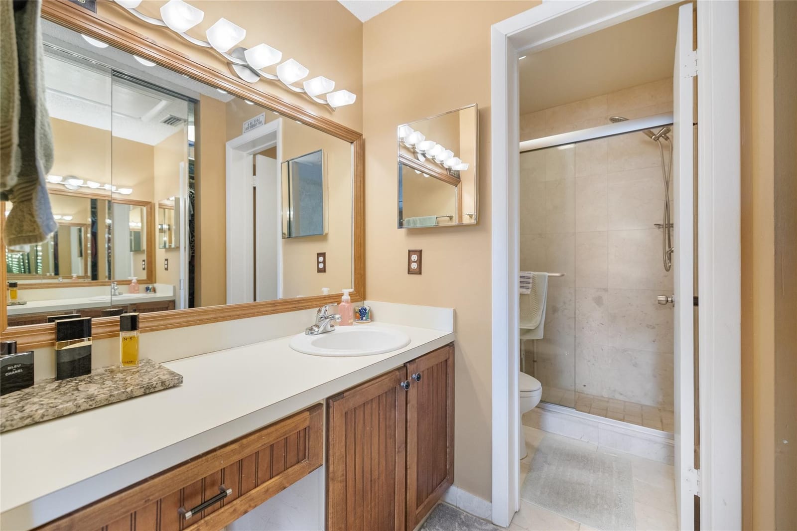 3251 Carambola Circle 3251 — photo 10